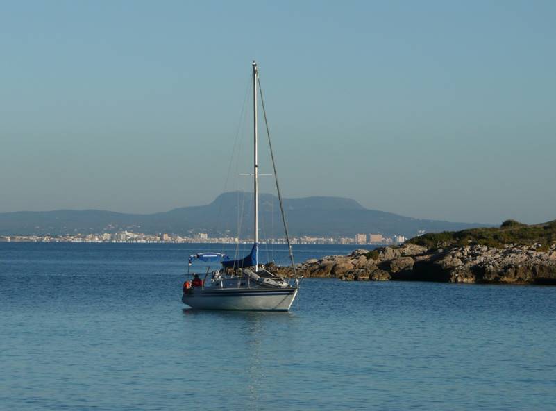 Navegando en la costa de Illetas Mallorca